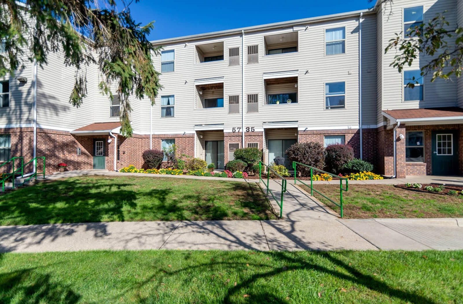 Lakewood Apartments Apartments in Haslett, MI
